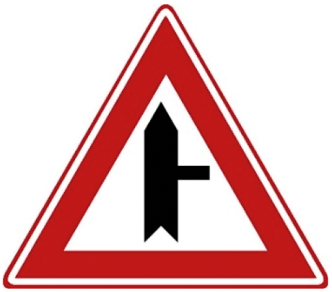 Voorrang van zijweg rechts.