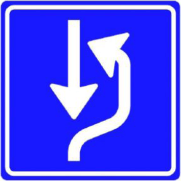 Uitwijkplaats rechts van de weg.